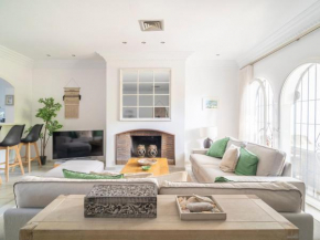 Gorgeous townhouse with pool in the middle of Marbella All yours